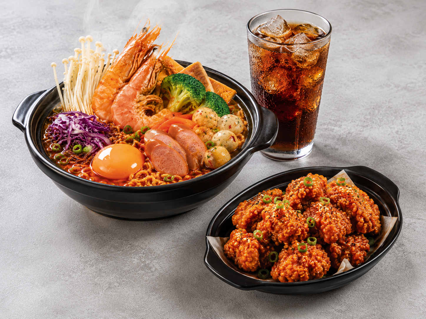 Combo mì cay, gà rán và nước tại Mì Cay Chaebol